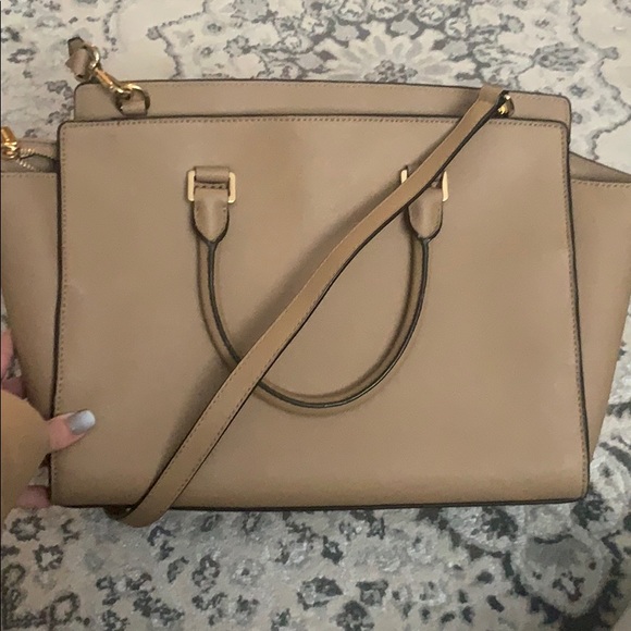 Michael Kors purse with shoulder strap - Picture 5 of 6